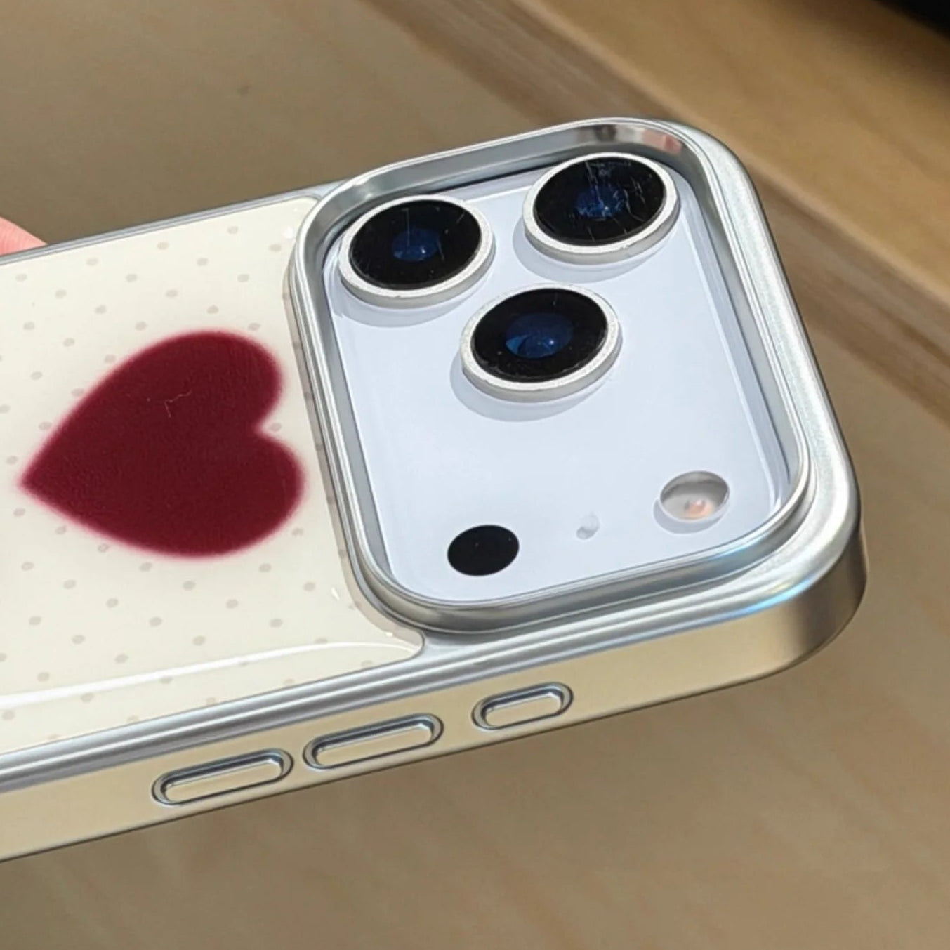 【トリプルハート】ハートモチーフ×揺れチャーム スマホケース｜iPhone対応 #240620