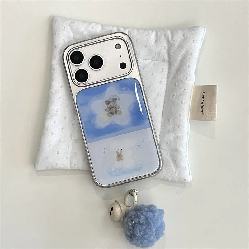 【グラデくまちゃん】雲 にじみブルーグラデーション ポンポンチャーム付き スマホケース｜iPhone対応 #241004