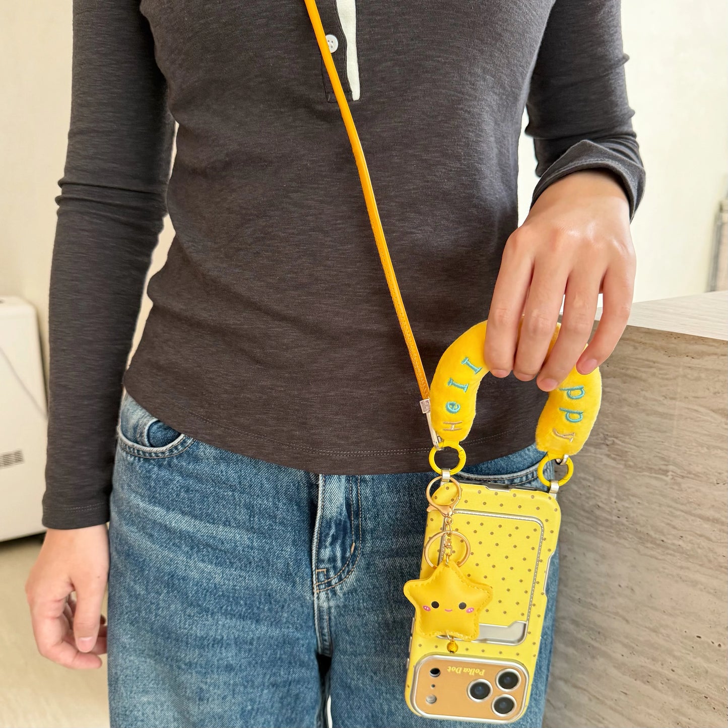 水玉 ドット柄 iPhoneケース｜もこもこスター ハンドルチャーム付き #240526