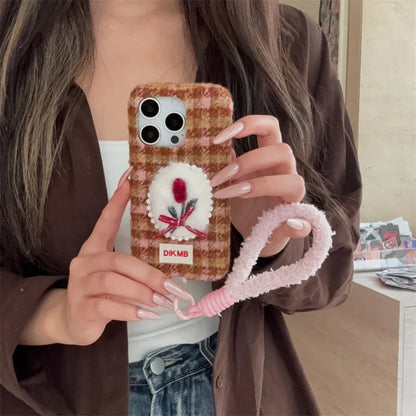 【チェックファーチューリップ】リボン スマホケース 立体刺繍×ふわもこストラップ付き｜iPhone対応 #241206