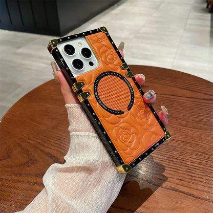 【スクエアシリーズ】キルティングレザー フラワー型押し スタッズスクエアケース｜iPhone対応 #250819