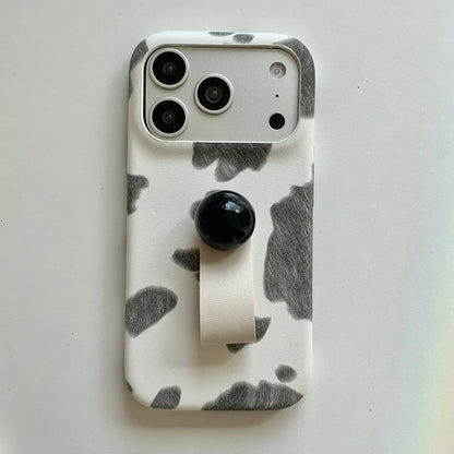 【アニマルシリーズ】カウ柄グリップ付き スマホケース｜モード×ナチュラルデザイン｜iPhone対応 #241207