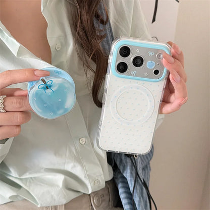 青りんごグリップ 水色リボン 透明感クリア Magnet内蔵 iPhoneケース｜淡色ブルー #260024