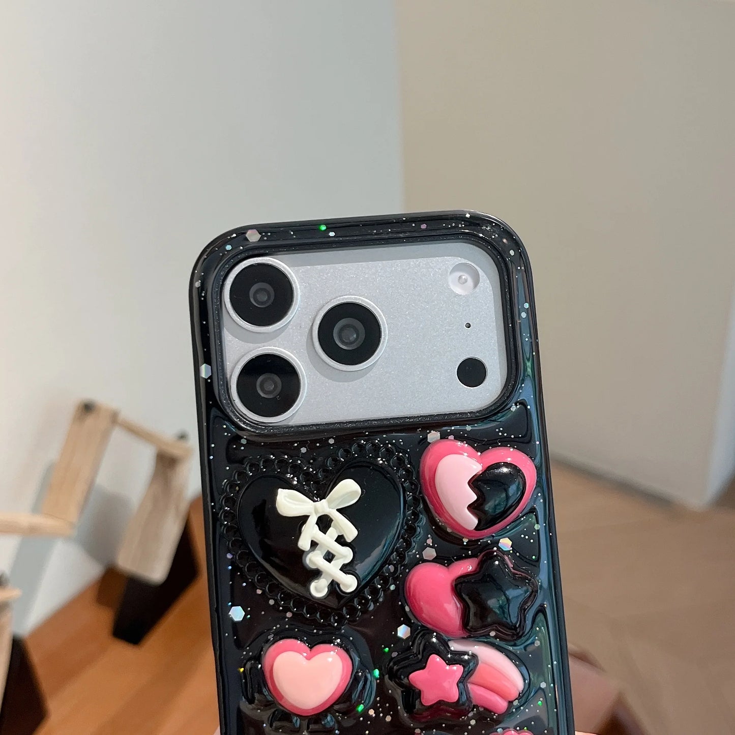 【ブラックデコ】ハートモチーフ iPhoneケース｜立体デザイン・Y2K・韓国ストリート #231006