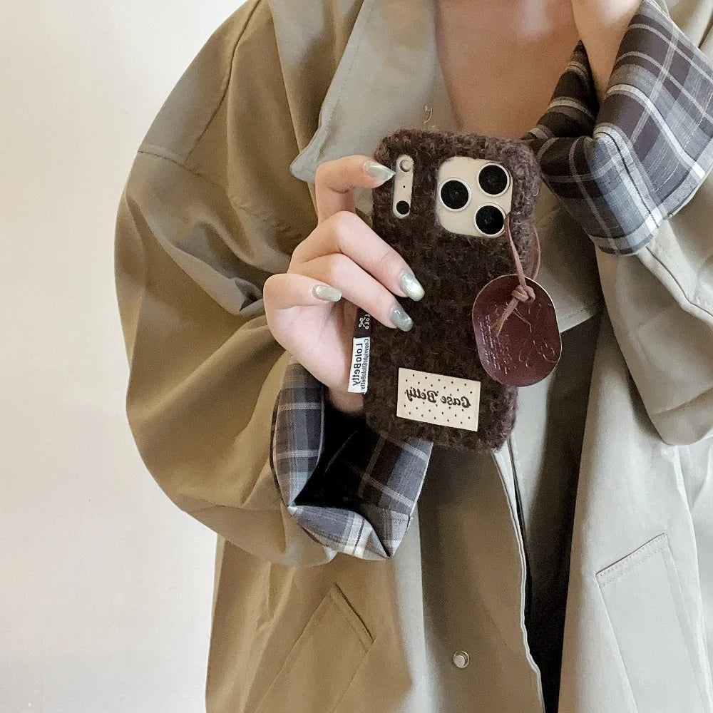 【ふわもこボア素材】リボン タグ付き 韓国風スマホケース｜iPhone対応 #250117