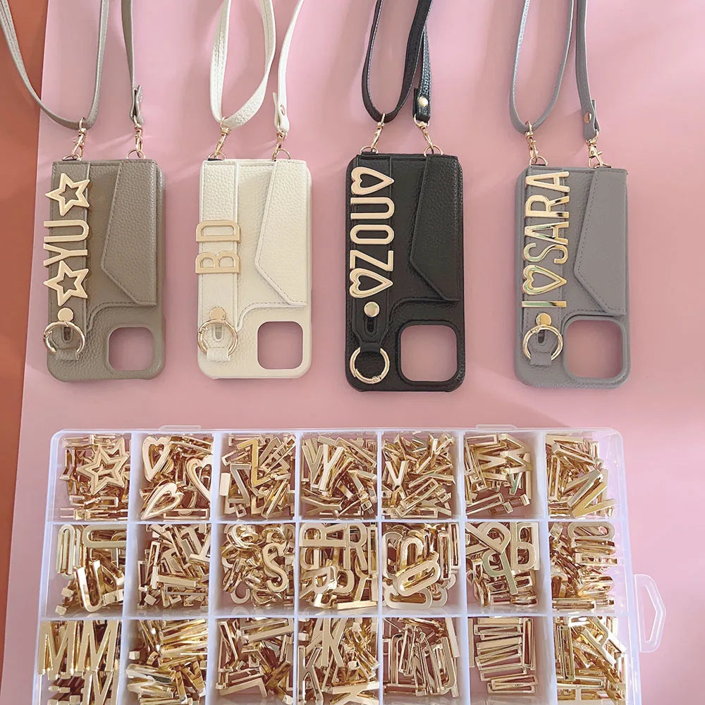 【カスタムシリーズ】ゴールドネームプレート ショルダーストラップ付き レザー調 iPhoneケース  ｜iPhone対応 #240712