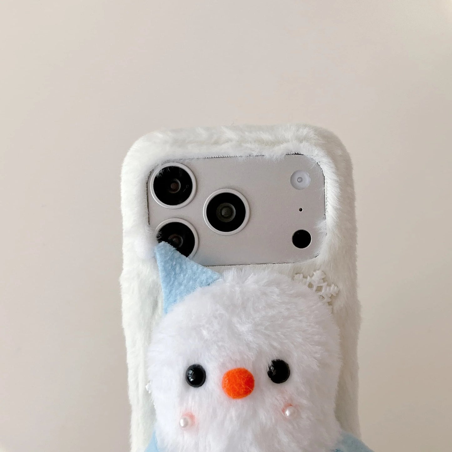 スノーマン 雪だるま iPhoneケース｜立体ぬいぐるみ・ストラップ付き #240307