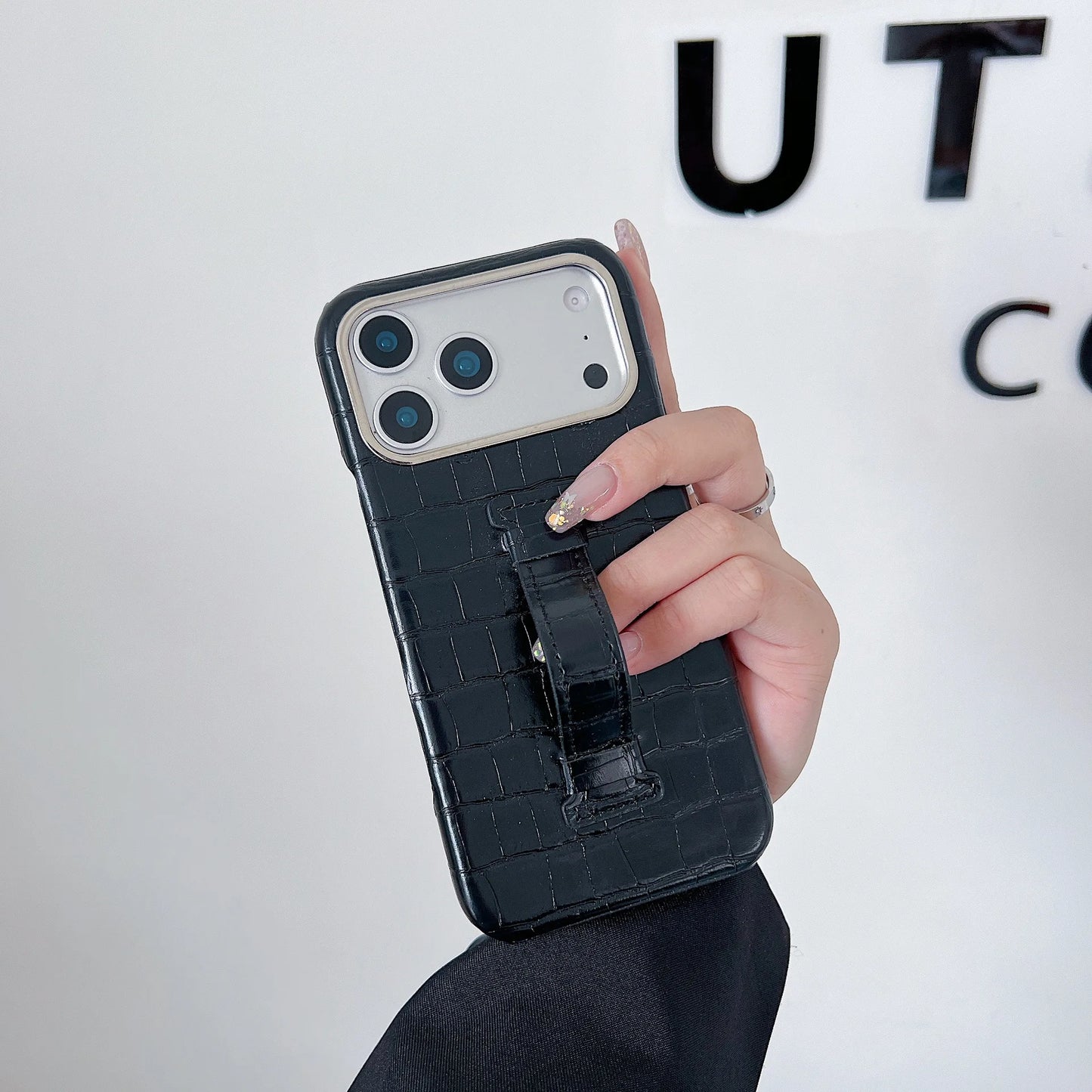 【クロコ調レザー】スリム ハンドベルト付 スマホケース｜iPhone対応 #240921