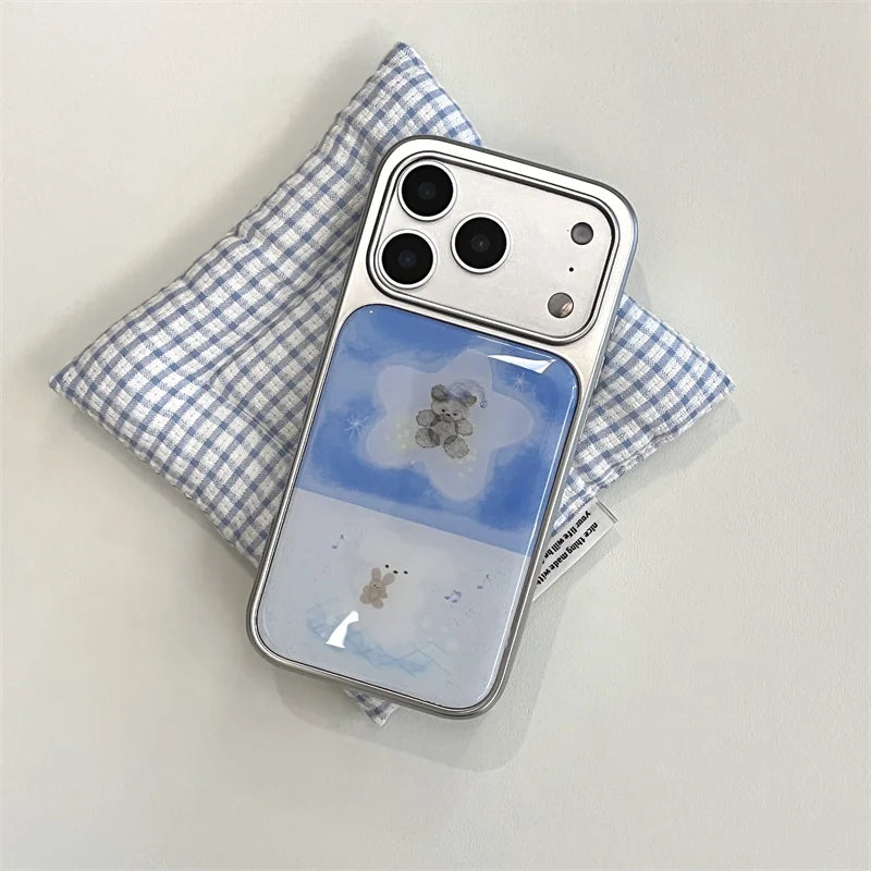 【グラデくまちゃん】雲 にじみブルーグラデーション ポンポンチャーム付き スマホケース｜iPhone対応 #241004