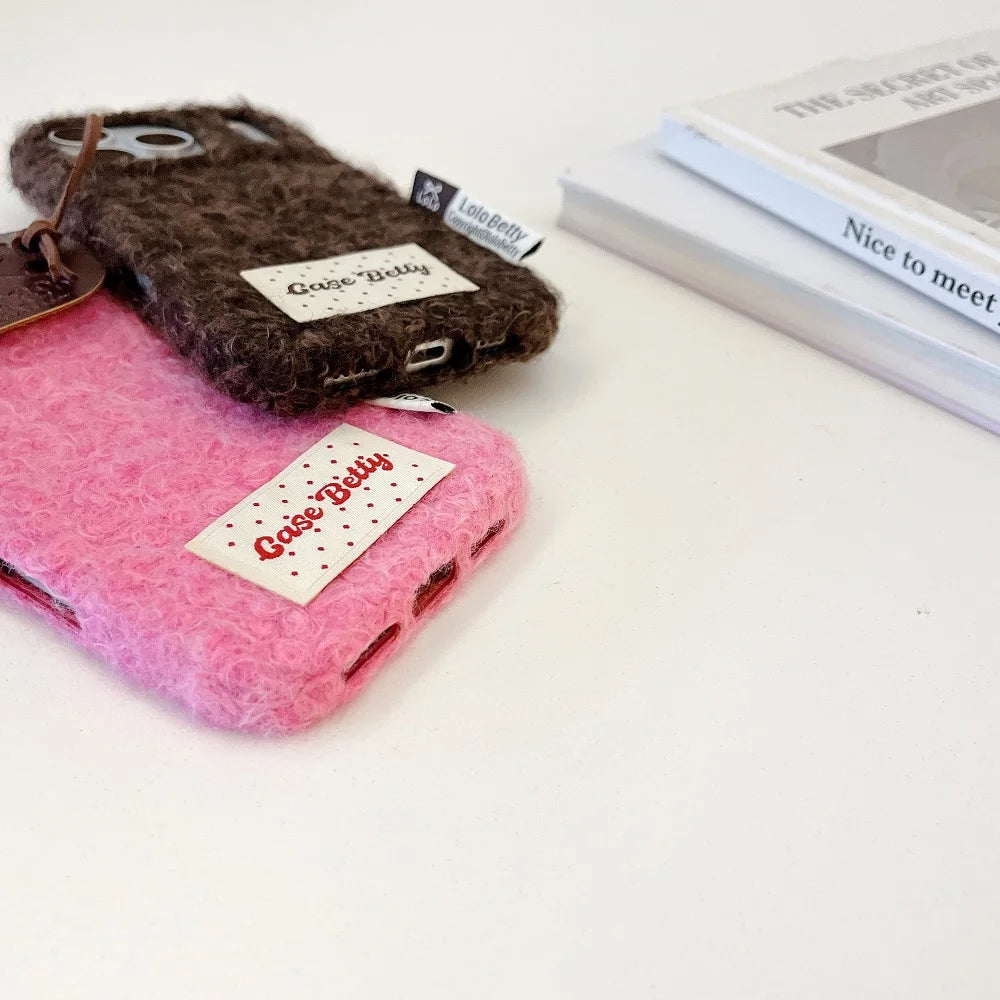 【ふわもこボア素材】リボン タグ付き 韓国風スマホケース｜iPhone対応 #250117