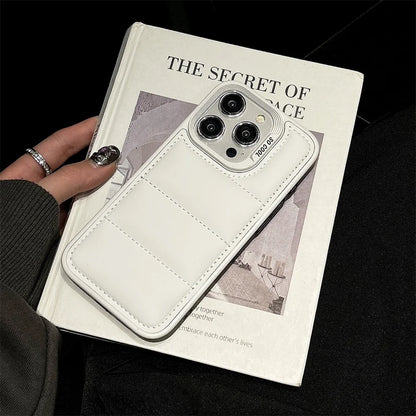 【レザーシリーズ】シンプルキルティング風 高級感あるレザー調 パフデザイン スマホケース｜iPhone対応 #251016