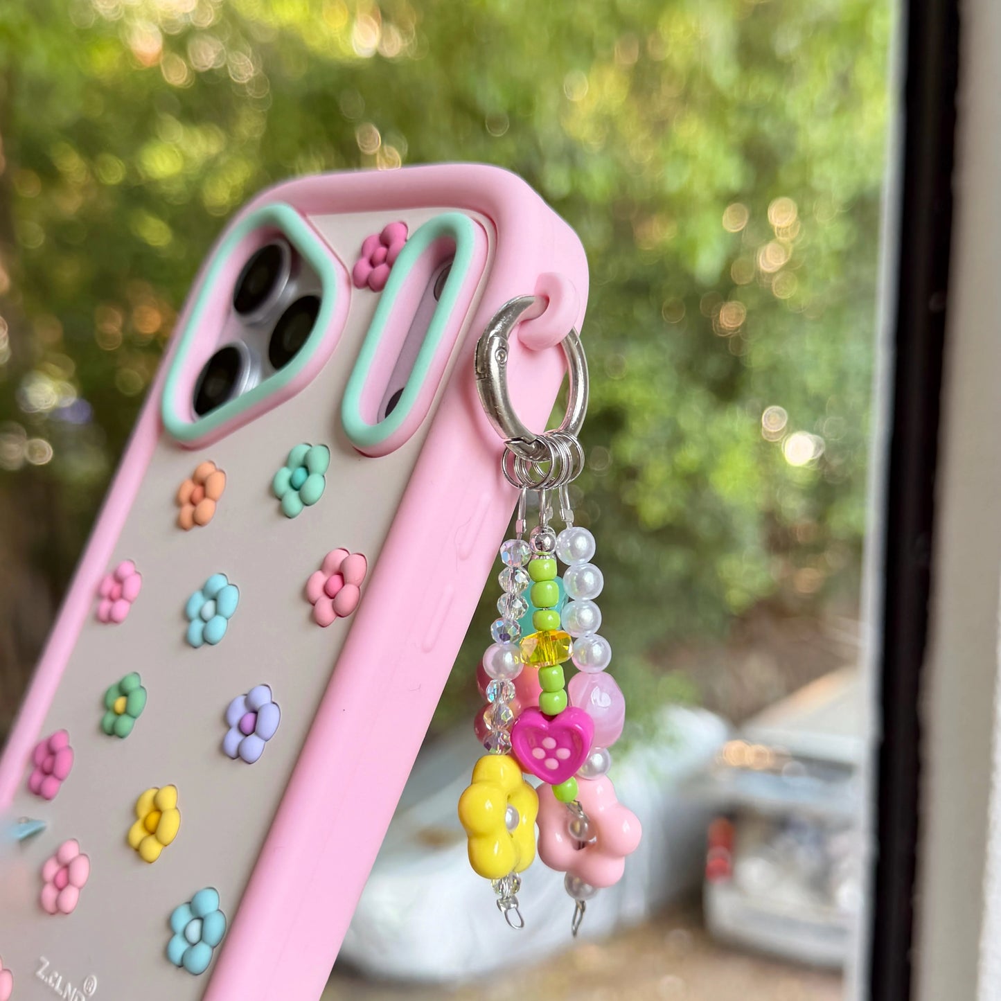 カメラ保護・ソフトシリコン iPhoneケース｜耐衝撃・防塵・ストラップ付・お手入れ簡単 #260067