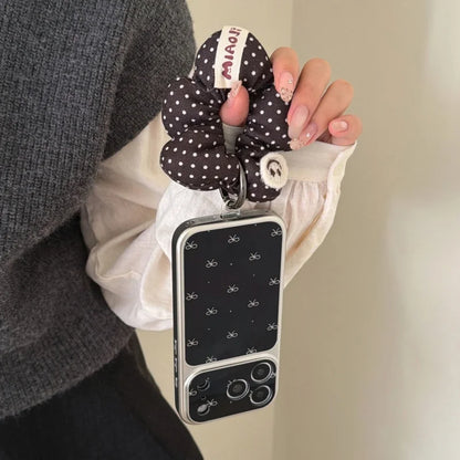 【クラシックリボン】モノトーン リボン総柄 × ボリュームチャーム スマホケース｜iPhone対応 #240619