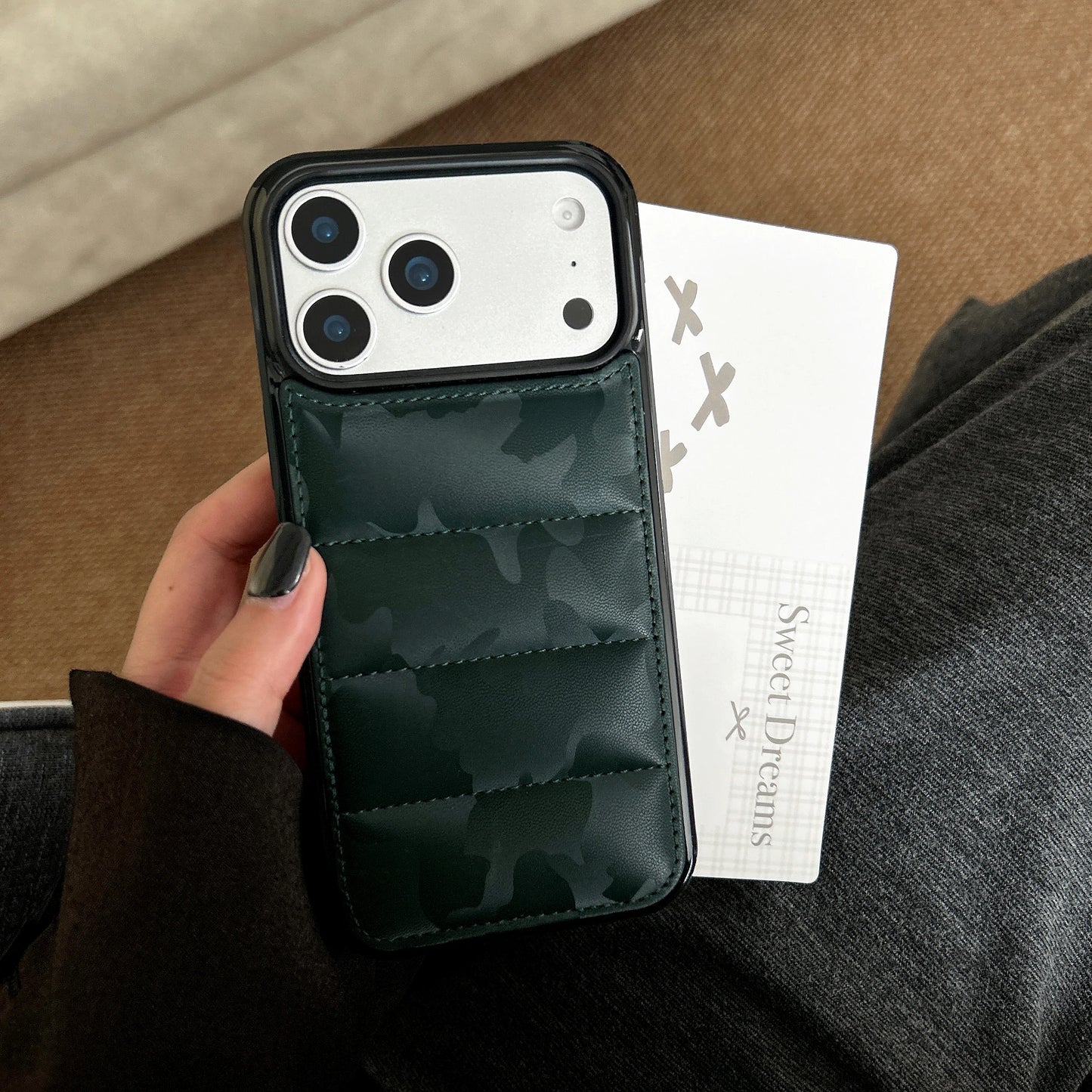 カモフラ柄 ダウンジャケット風 キルティング iPhoneケース #240308