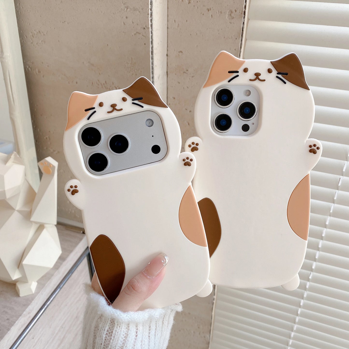 【猫耳シリーズ】三毛猫 肉球 立体キャットiPhoneケース｜マットTPU #240211