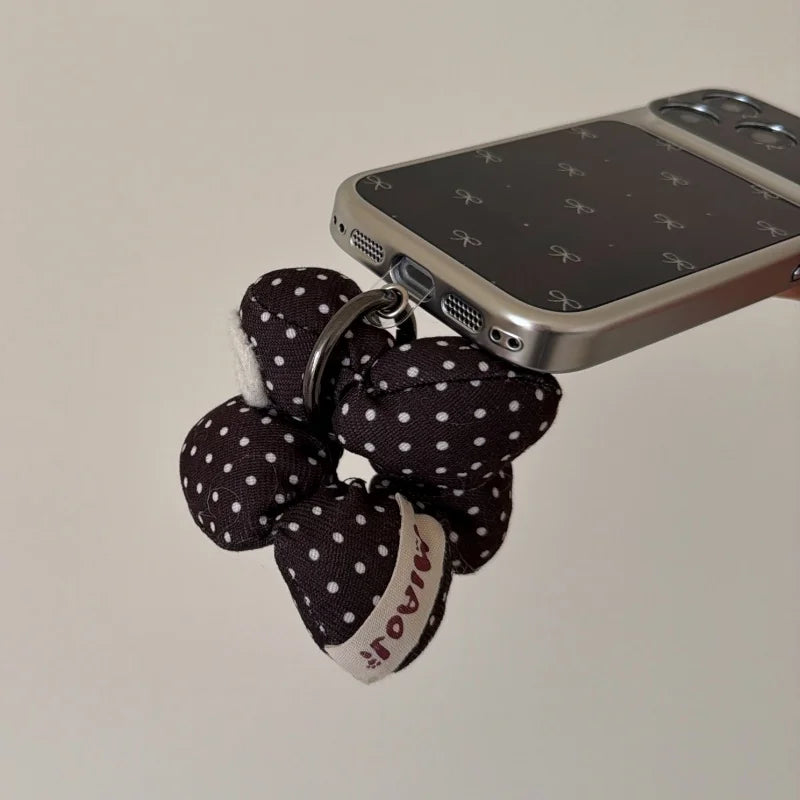 【クラシックリボン】モノトーン リボン総柄 × ボリュームチャーム スマホケース｜iPhone対応 #240619