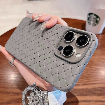 【シンプルシリーズ】編み込みレザー調 高級感おしゃれスマホケース｜iPhone対応 #251105