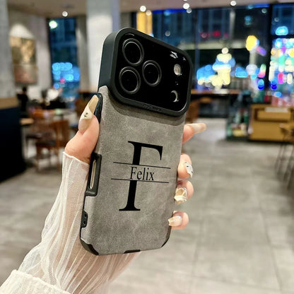 【カスタムシリーズ】ビッグ頭文字イニシャル 名入れ レザー調 ソフトスマホケース｜iPhone対応 #240721