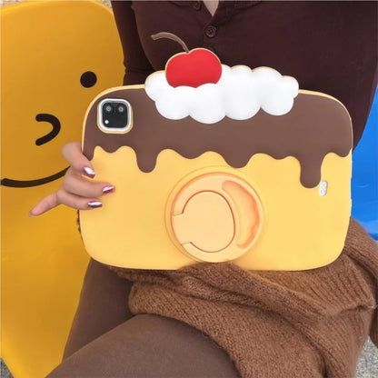 【ipadケース】プリンデザイン グリップ付き iPadケース｜スイーツ・立体モチーフ #261071