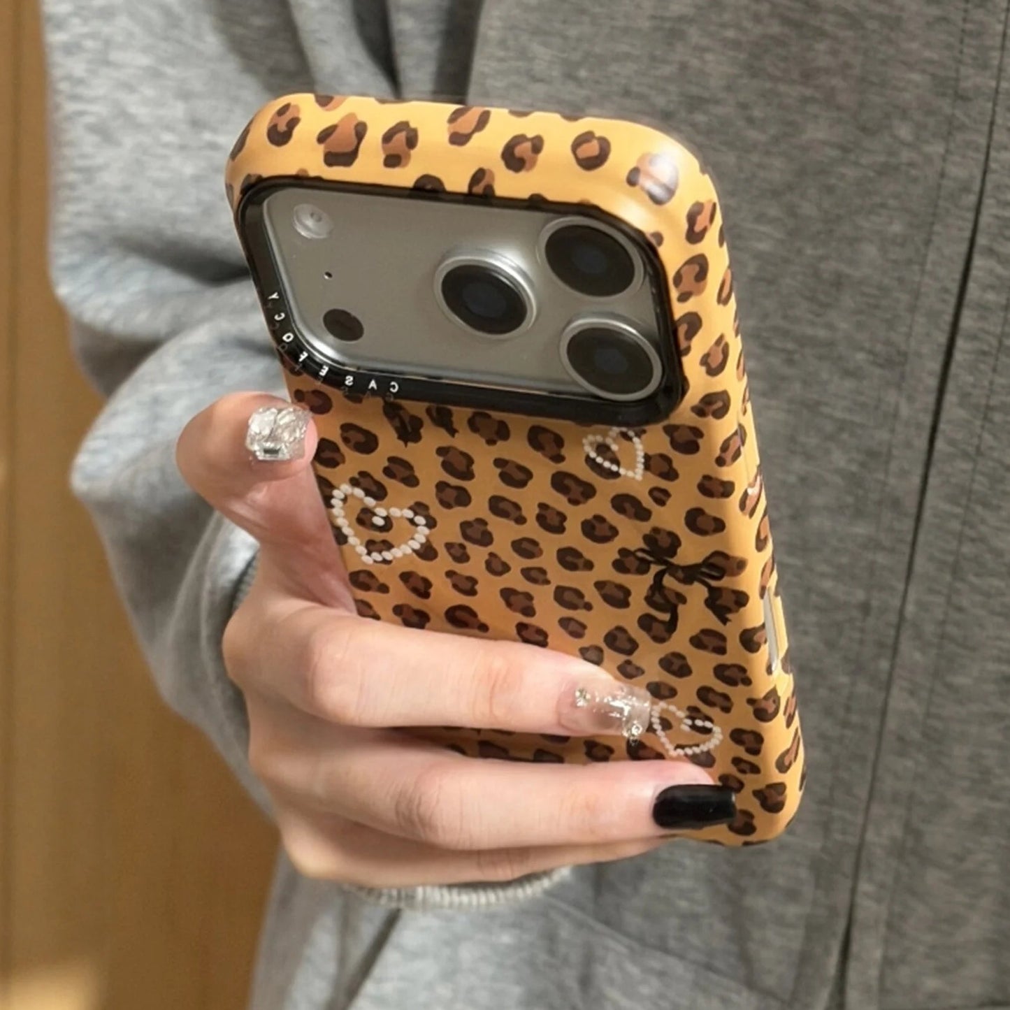 くまグリップ レオパード iPhoneケース｜ヒョウ柄・グリップ付き #240322