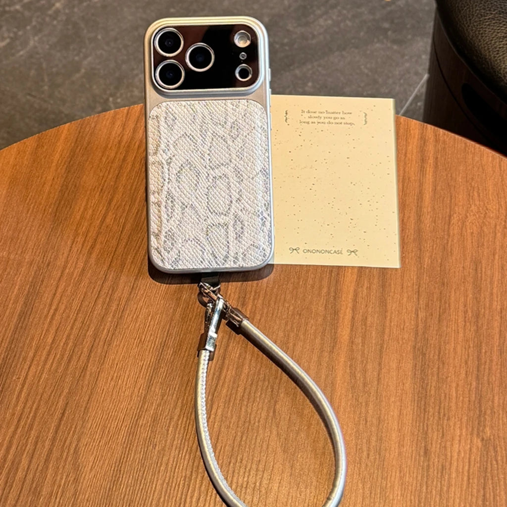 【スネークタッチ】パイソンレザー調 × ハンドストラップ スマホケース｜iPhone対応 #240823