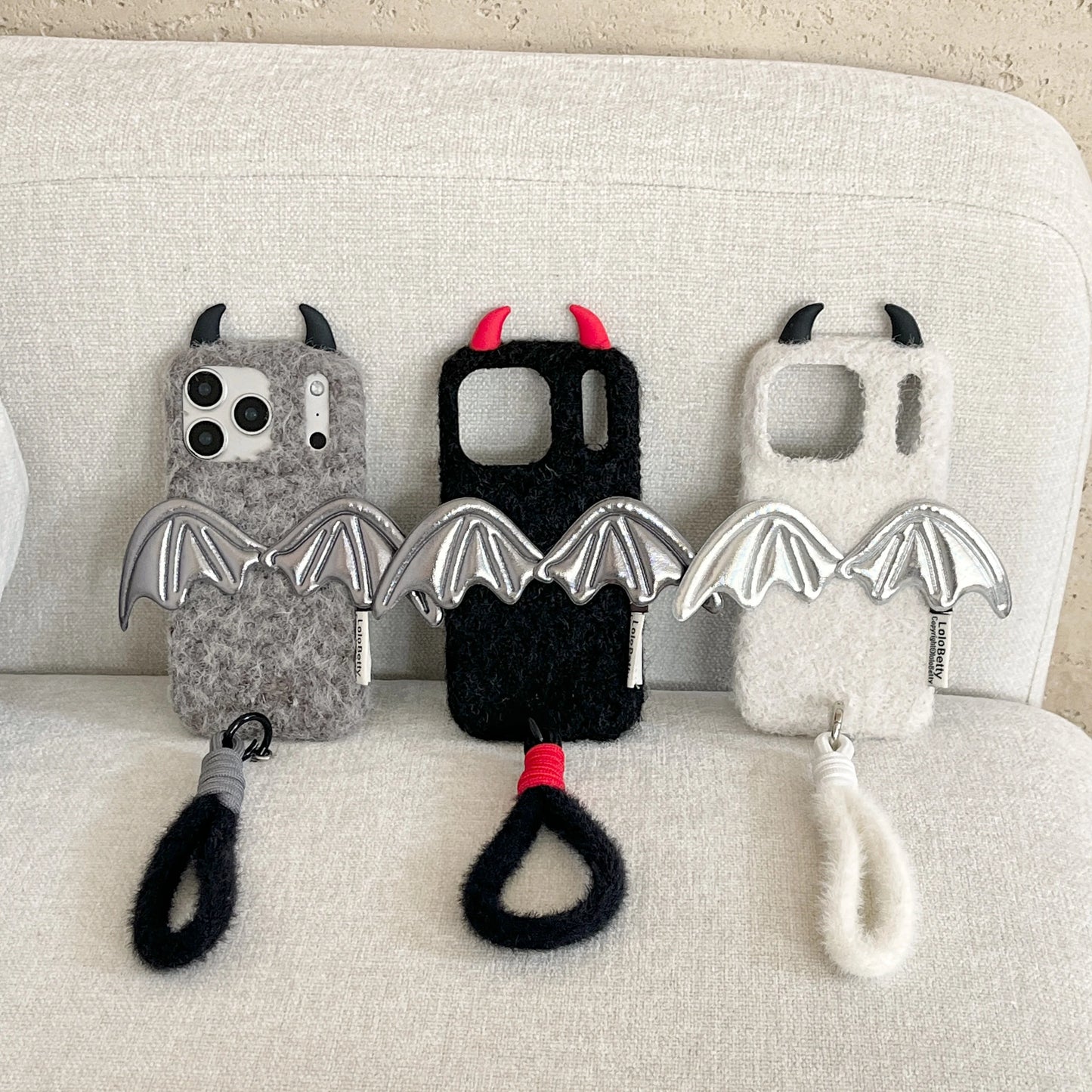 【デビルウィング】立体シルバーウィング×ふわもこファー スマホケース｜iPhone対応 🪽🖤 #241219