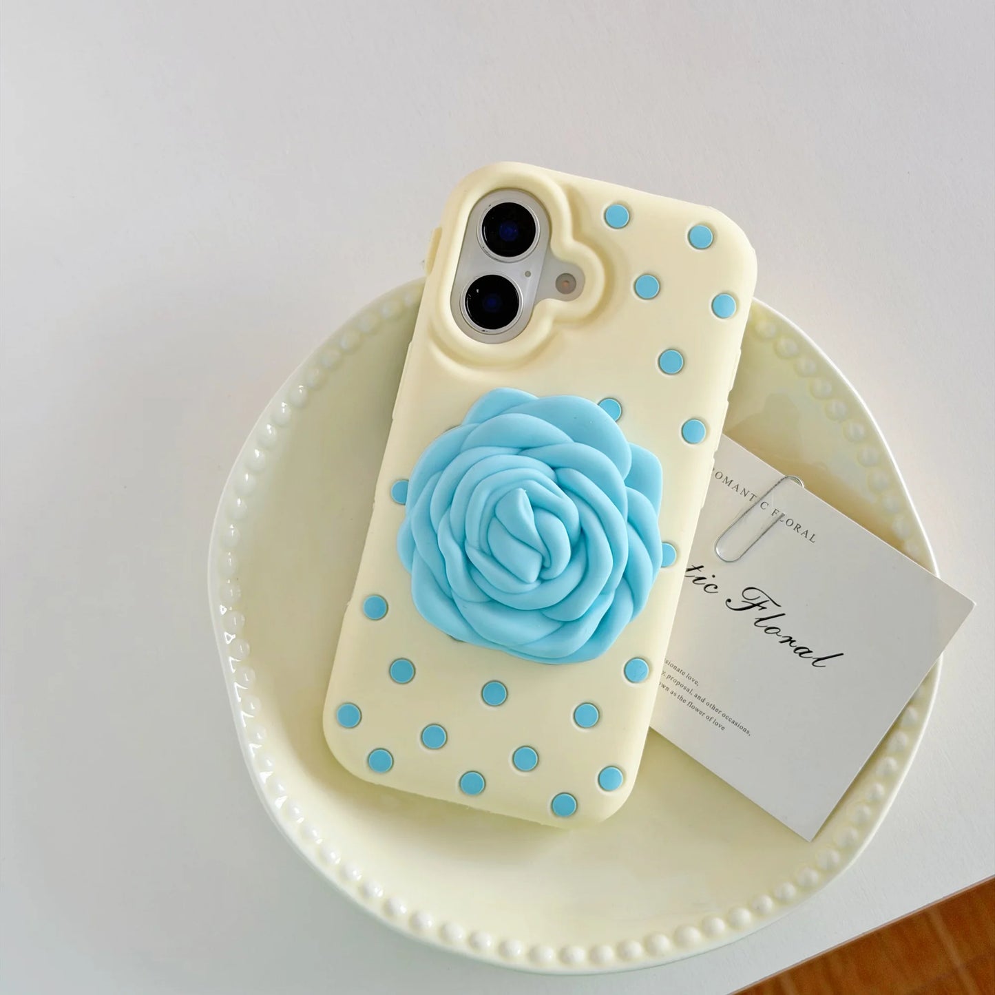 3D 立体ローズグリップ付き ドット柄 iPhoneケース｜ストラップ・フェミニンデザイン #231207
