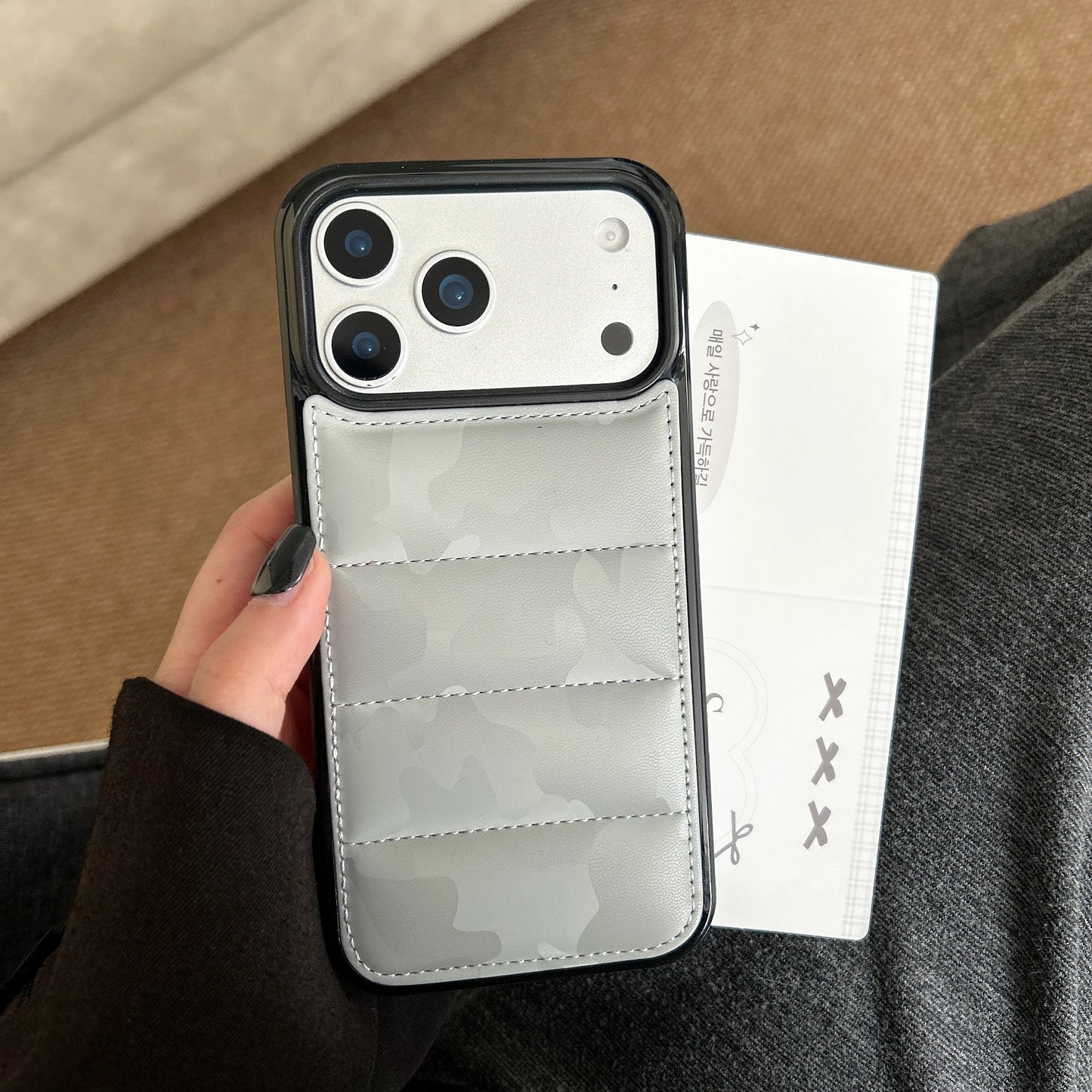 カモフラ柄 ダウンジャケット風 キルティング iPhoneケース #240308