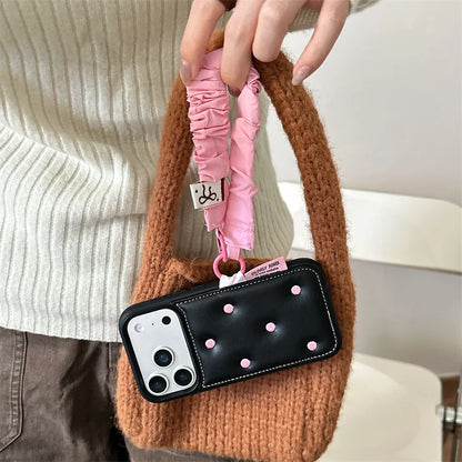 【ドットレザー】ピンク 水玉 ステッチ × ブラックレザー スマホケース｜iPhone対応 #250125