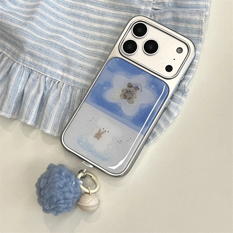 【グラデくまちゃん】雲 にじみブルーグラデーション ポンポンチャーム付き スマホケース｜iPhone対応 #241004
