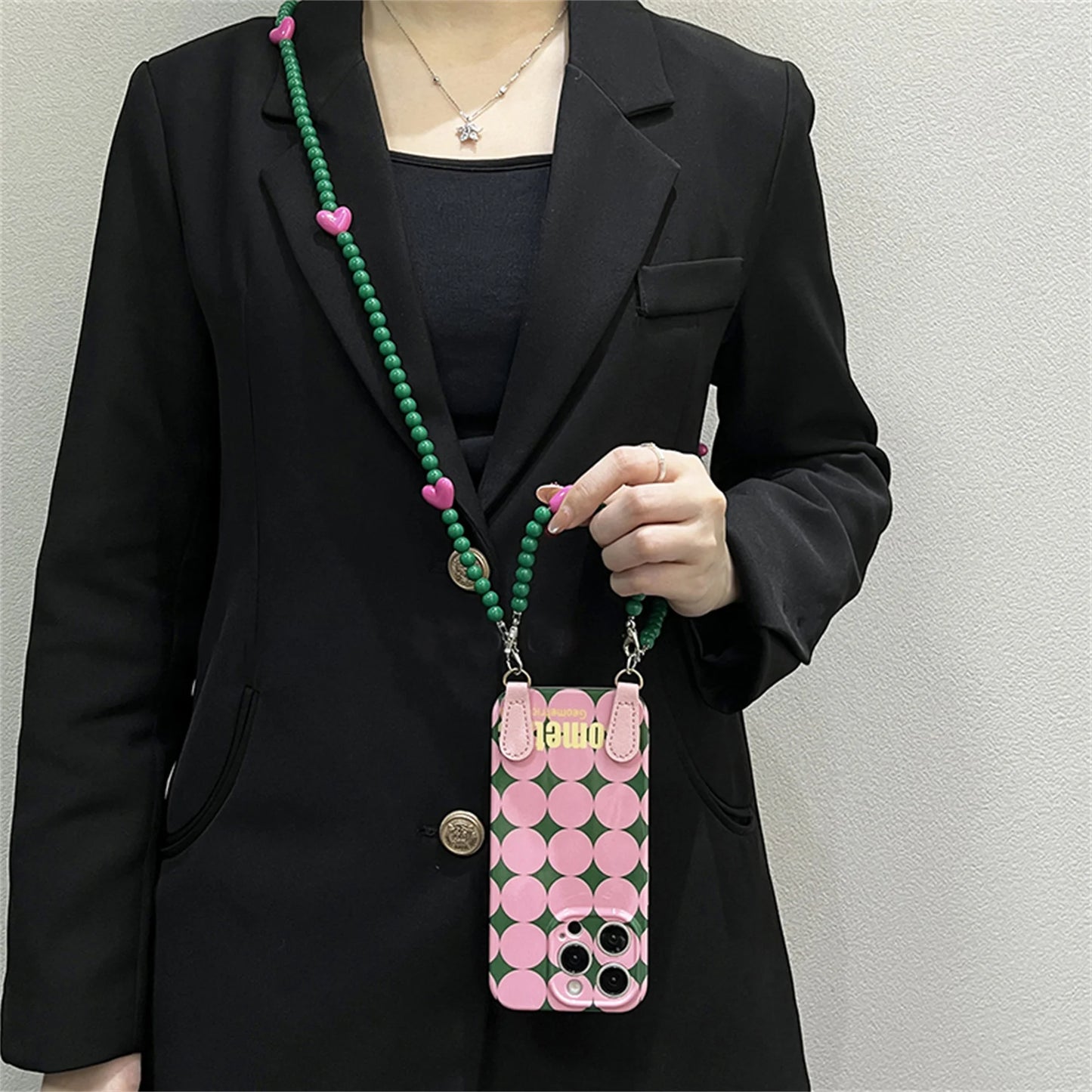 ドット ダイヤ柄 ピンク グリーン iPhoneケース｜ショルダーストラップ付き #240518