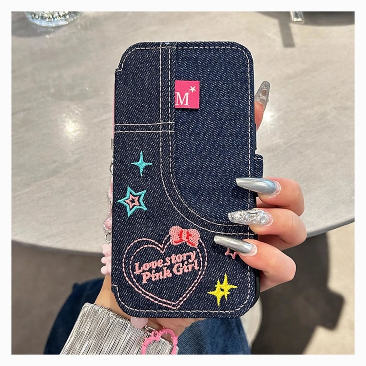 【ブックスタイル】デニム 刺繍デザイン チャーム付き 手帳型 iPhoneケース #240203