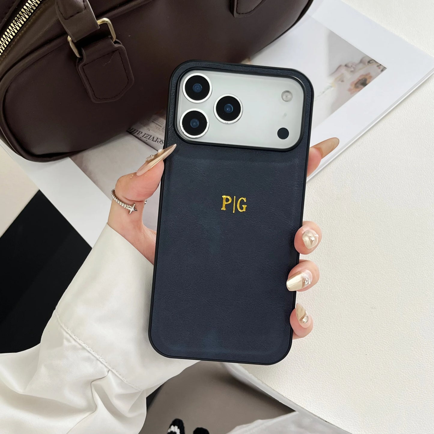 【カスタムNAMEシリーズ】シンプル 箔押し 刻印 レザー調ケース｜iPhone対応 #240820