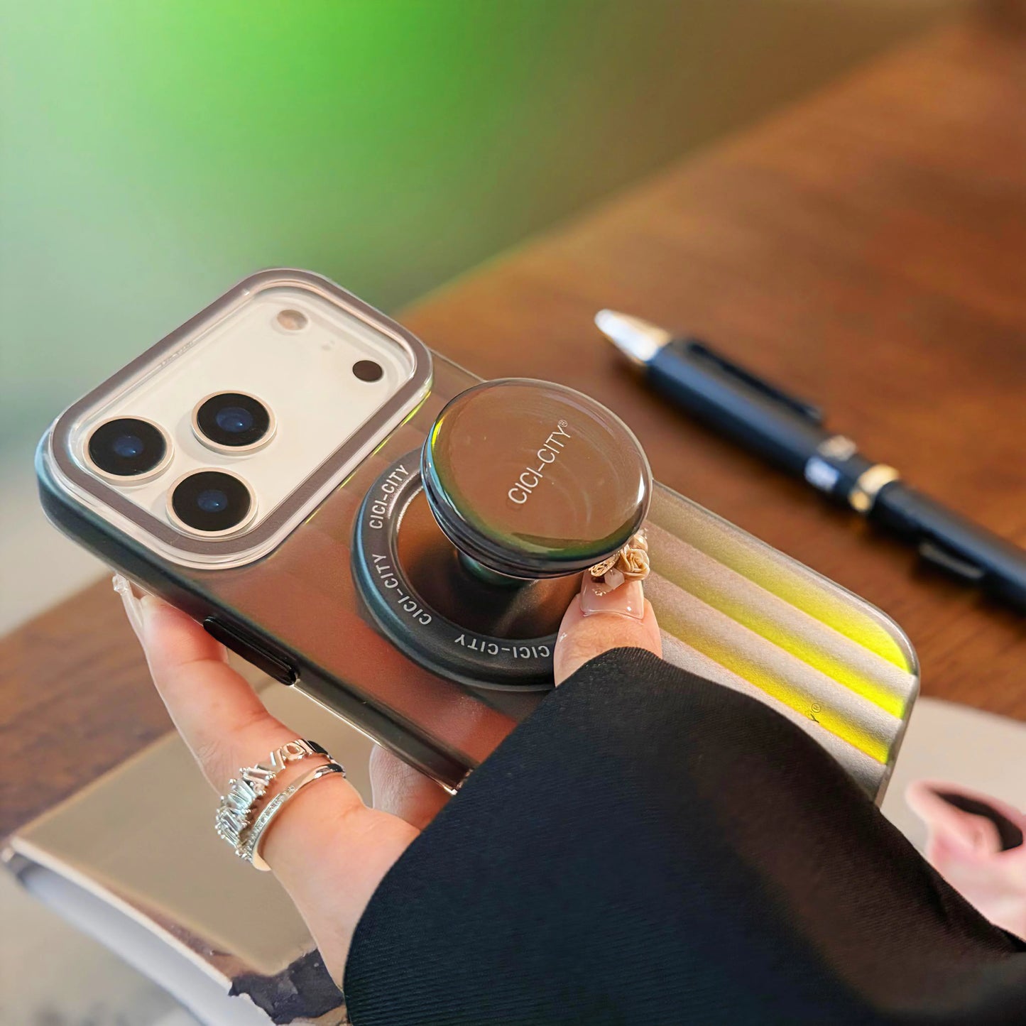 【Magsafe対応】クリアネオンカラー  透明グラデ ストライプ  スマホケース｜iPhone対応 #250106