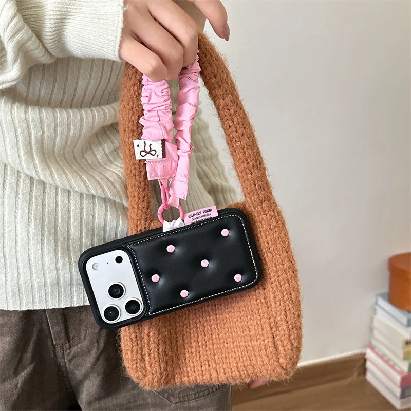 【ドットレザー】ピンク 水玉 ステッチ × ブラックレザー スマホケース｜iPhone対応 #250125