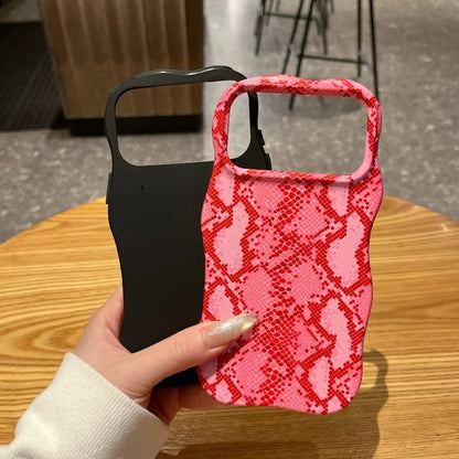 スネーク柄 ウェーブフレーム iPhoneケース｜ヘビ アニマルデザイン #240320