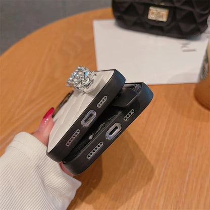 【カスタムシリーズ】名入れOK✨ キルティングスマホケース – ストラップ付き＆ストーン装飾｜iPhone対応 #250625