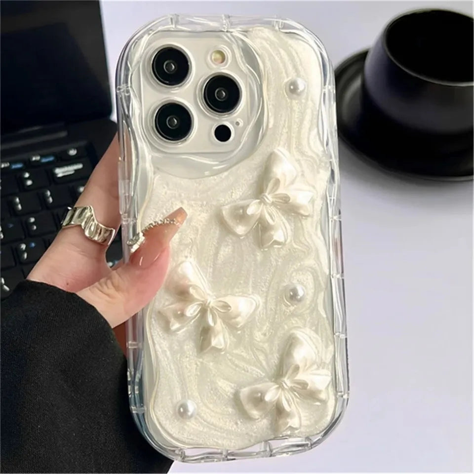 【パールリボンクリーム】3Dサテンリボン × うる艶ホワイトベース スマホケース｜iPhone対応 #250611