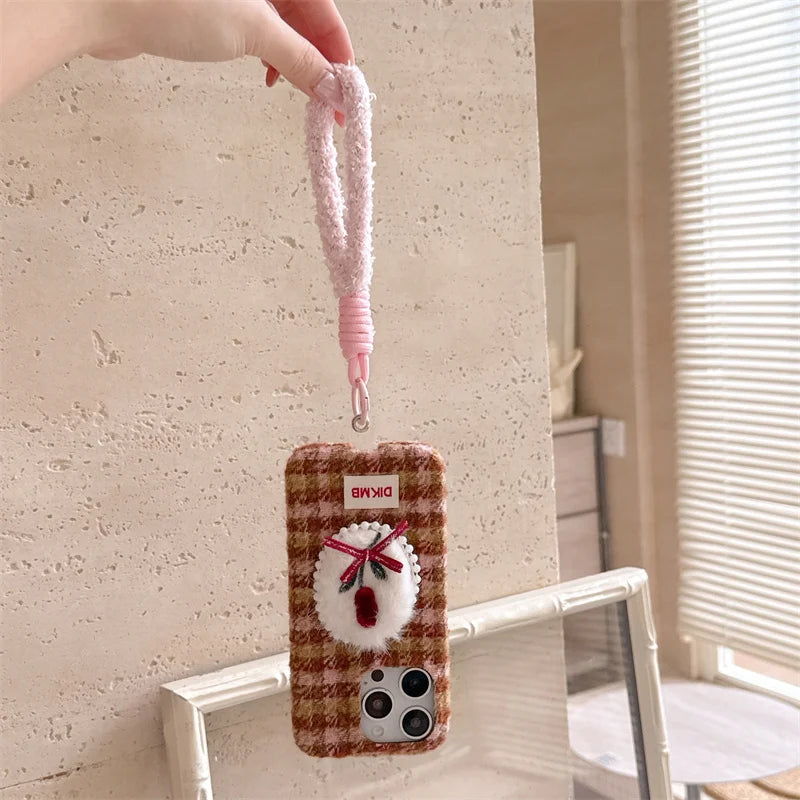 【チェックファーチューリップ】リボン スマホケース 立体刺繍×ふわもこストラップ付き｜iPhone対応 #241206