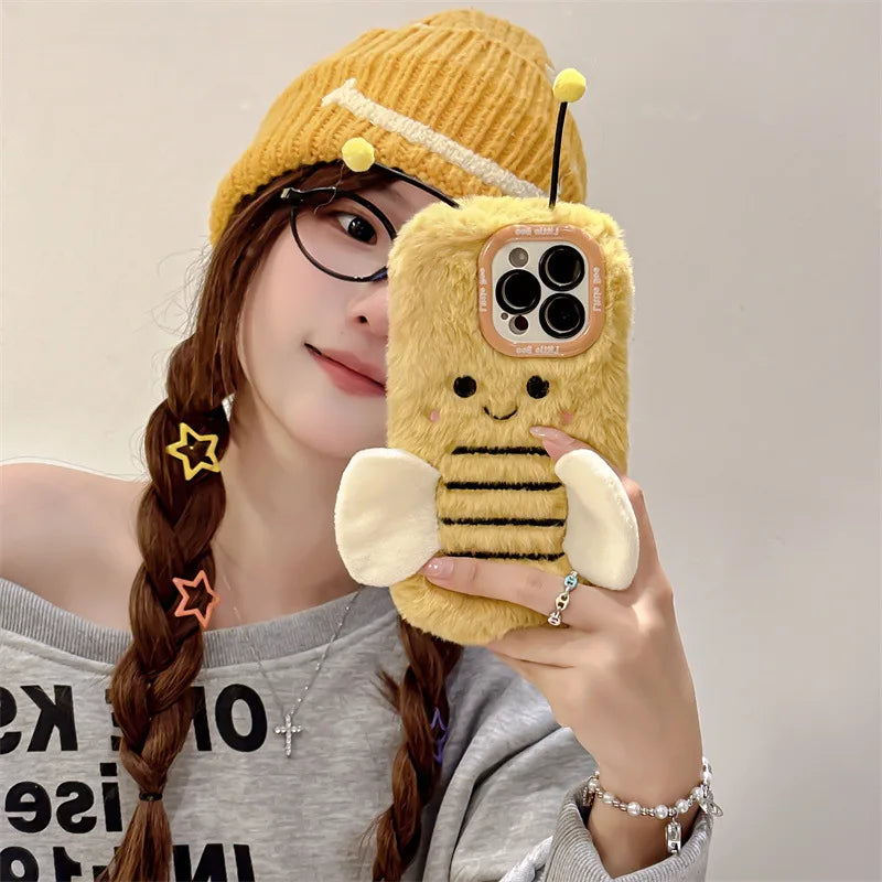 【ふわもこアニマルシリーズ】ハチさんスマホケース｜羽つき立体デザイン｜iPhone対応 #241123