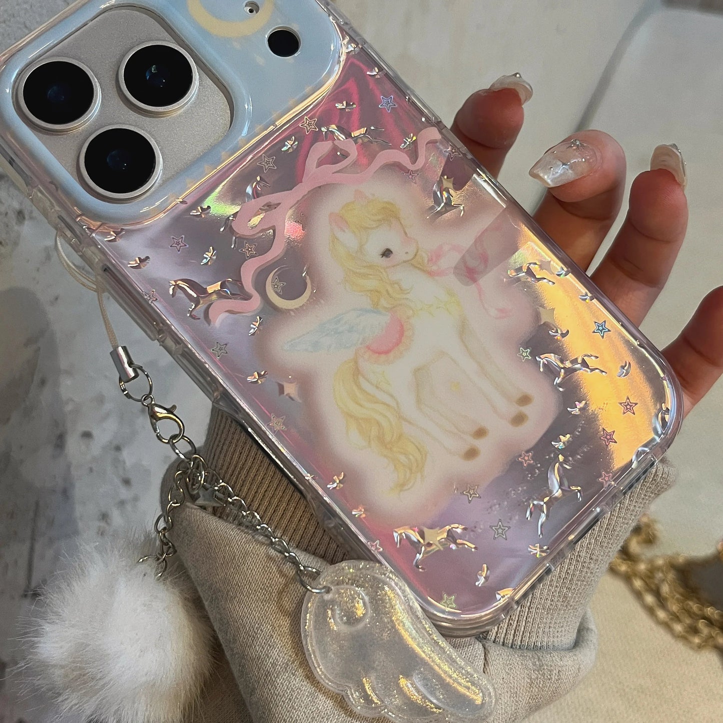 ドリーミーユニコーン iPhoneケース｜ファーチャーム付き #240419