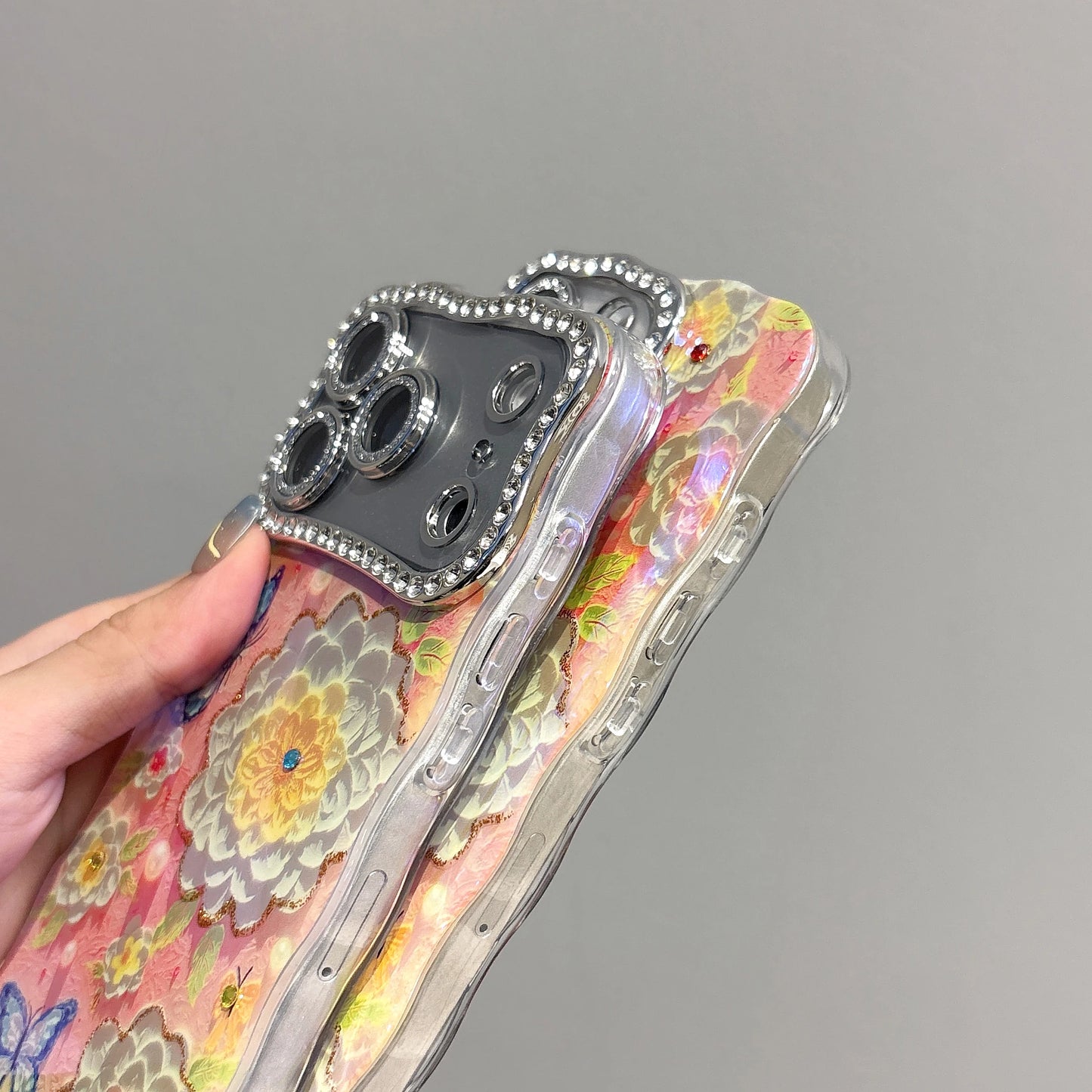バタフライ フラワーデコ iPhoneケース｜ビジュー ウェーブフレーム 華やかデザイン #240321