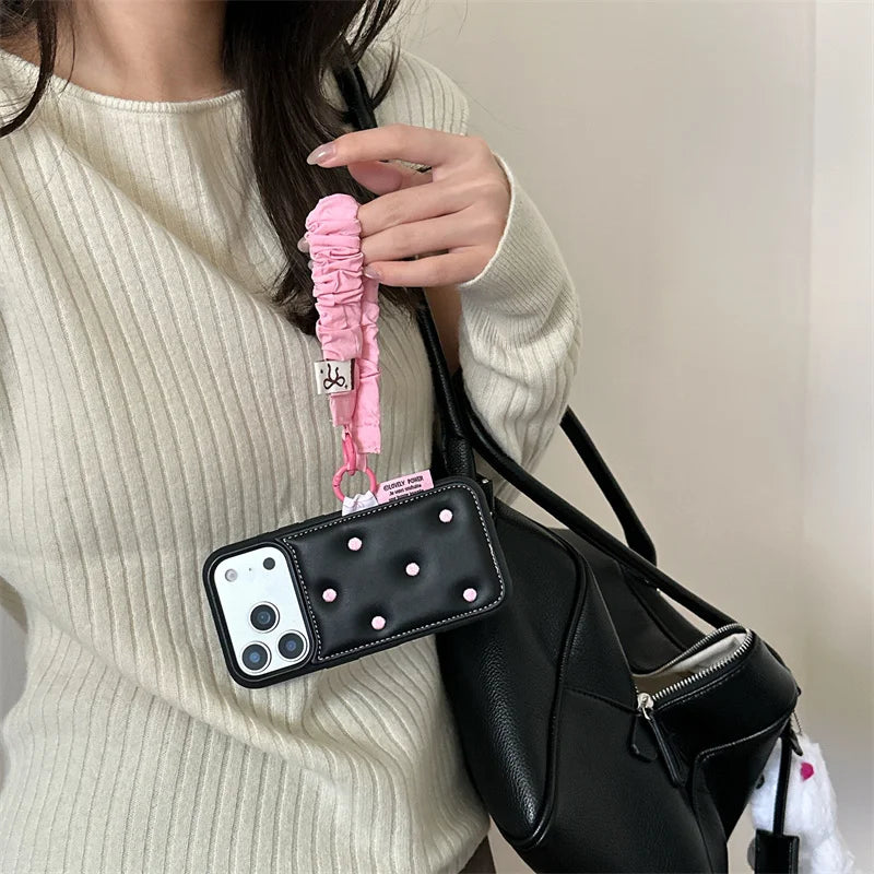 【ドットレザー】ピンク 水玉 ステッチ × ブラックレザー スマホケース｜iPhone対応 #250125