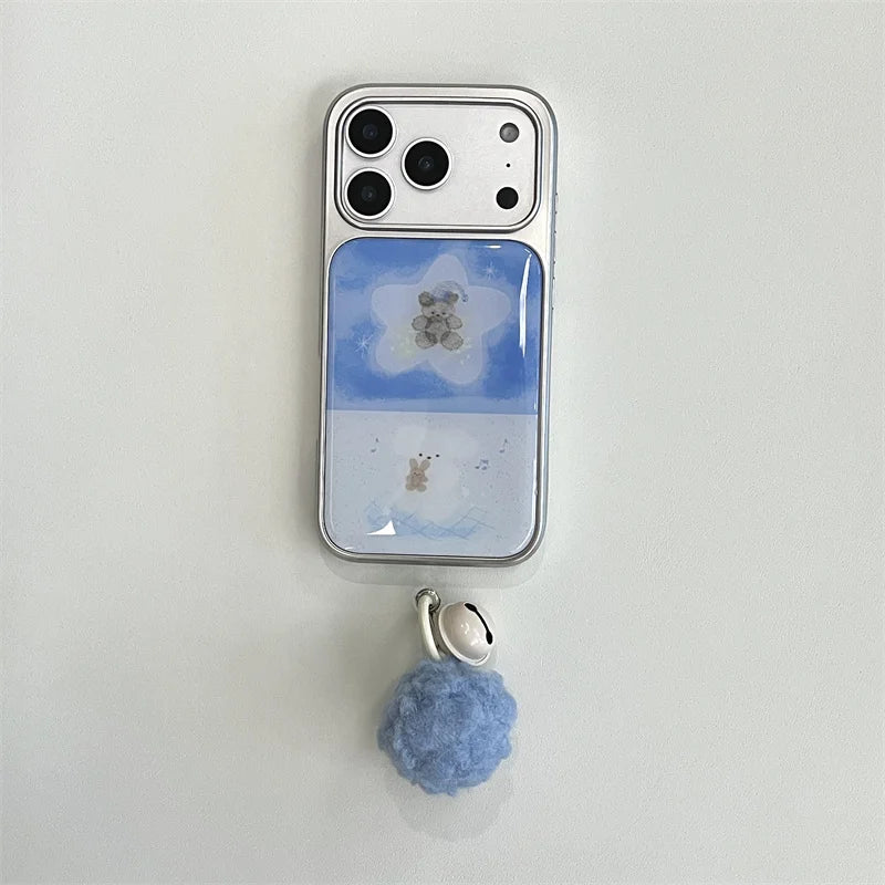 【グラデくまちゃん】雲 にじみブルーグラデーション ポンポンチャーム付き スマホケース｜iPhone対応 #241004