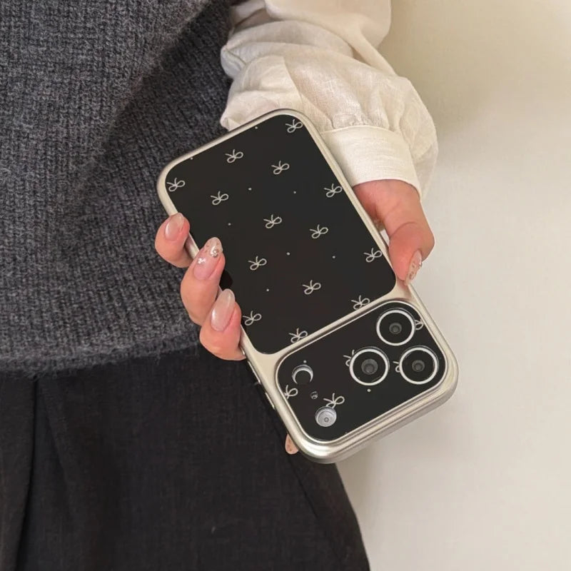 【クラシックリボン】モノトーン リボン総柄 × ボリュームチャーム スマホケース｜iPhone対応 #240619