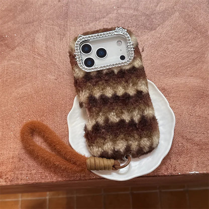 【もこもこチェック】ふわふわ マルチカラー × ストラップ付きケース｜iPhone対応 #240909
