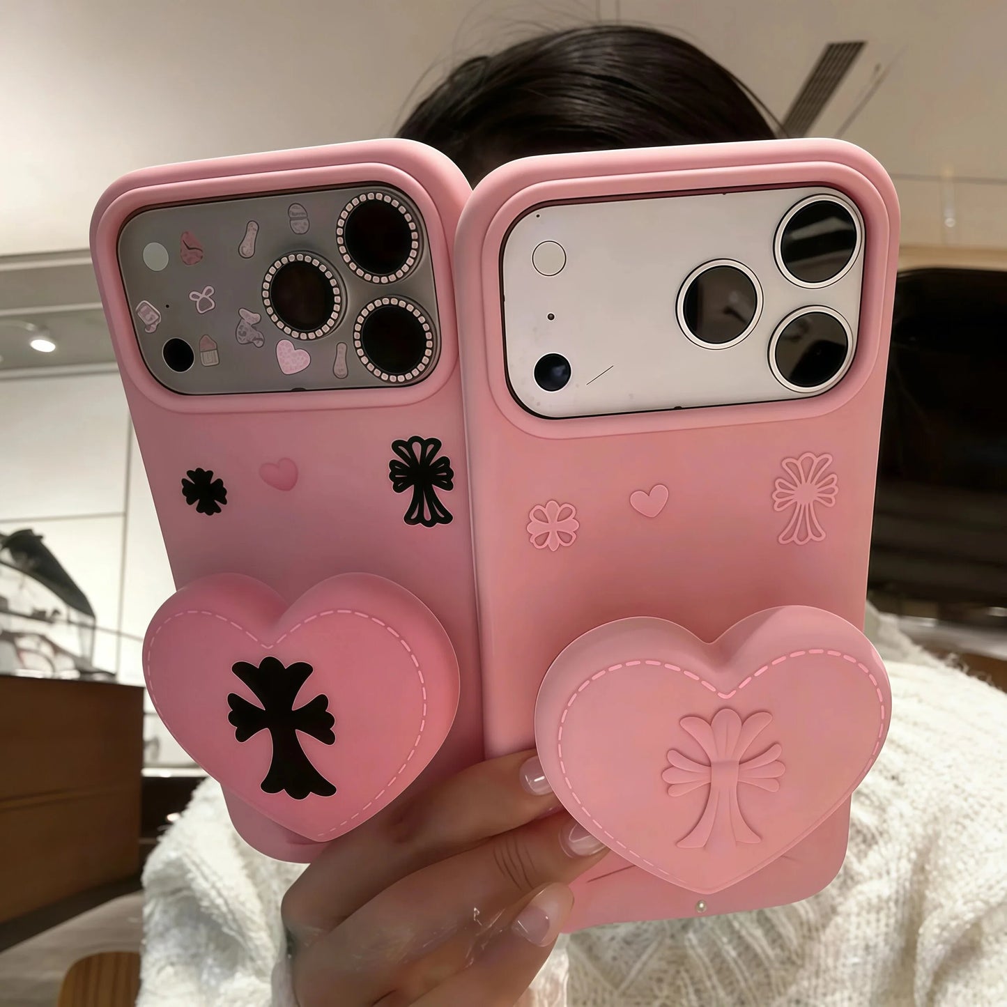 ハート×クロスモチーフ グリップスタンド付き iPhoneケース｜シリコン素材・立体デザイン #240525