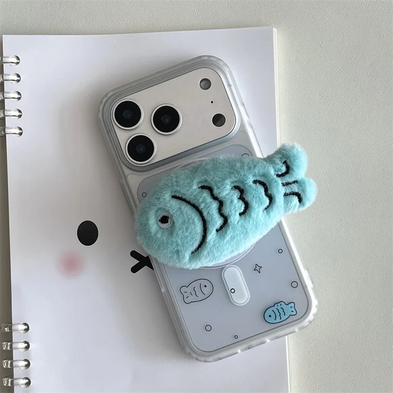 【Magsafe対応】ふわふわ 3D フィッシュファー ポップスタンド × クリアデザイン スマホケース｜iPhone対応 #241226