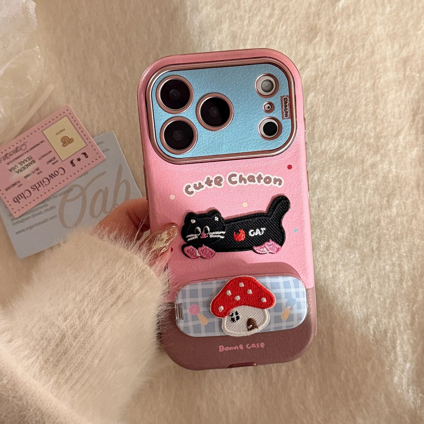 【HAPPYアニマルシリーズ】ヘッドホン わんこ ネコ 刺繍 × ふんわりガーリー ソフトレザー調ケース｜iPhone対応 #240826