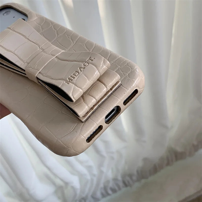 【クロコ調リボングリップ】型押し クロコレザー調 × 立体リボン スマホケース｜iPhone対応 #240617